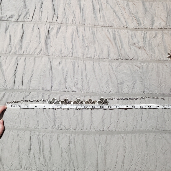 Paparazzi Silver Mesh Flower Statement Necklace & Earring Set - Picture 12 of 16